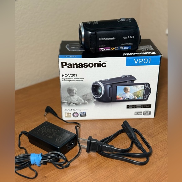 Panasonic Other - Panasonic HC-V201 Full
HD Video Camcorder
10MP 72x Zoom With Battery